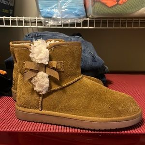 Gently used UGG Koolaburra Girls Boots size 3 or 5